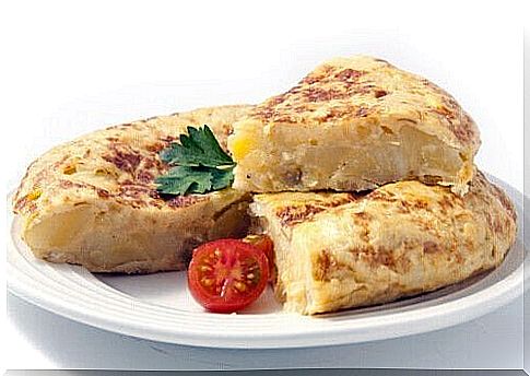 The Spanish tortilla is one of the famous recipes with eggs for children.