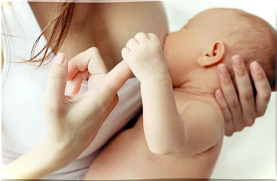 Both mothers who breastfeed their babies and those who don't can get mastitis.