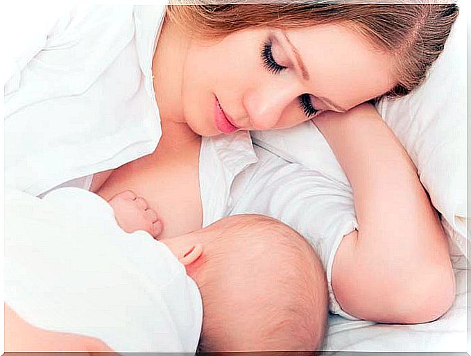 Diet while breastfeeding is important for maintaining the health of mother and baby.