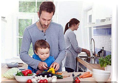 A child who cooks with his parents.