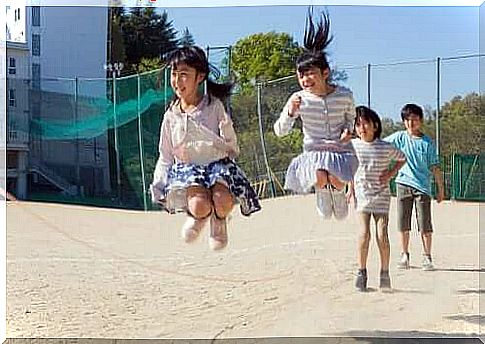 children skipping rope