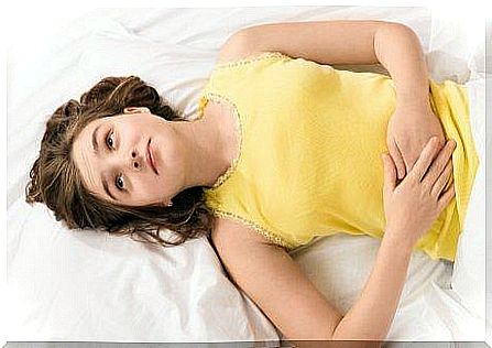 Teen experiences abdominal pain