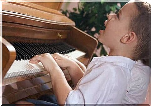 A child playing the piano.