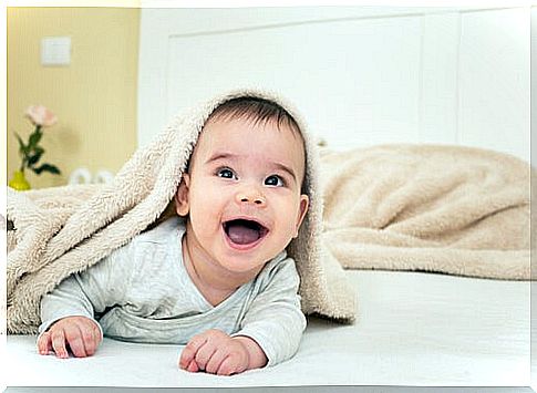 Babies respond to their parents' voice and encouragement.