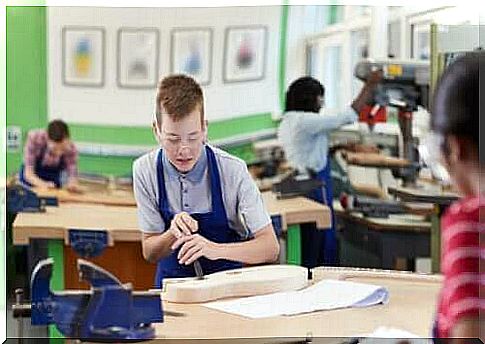 children doing crafts in class