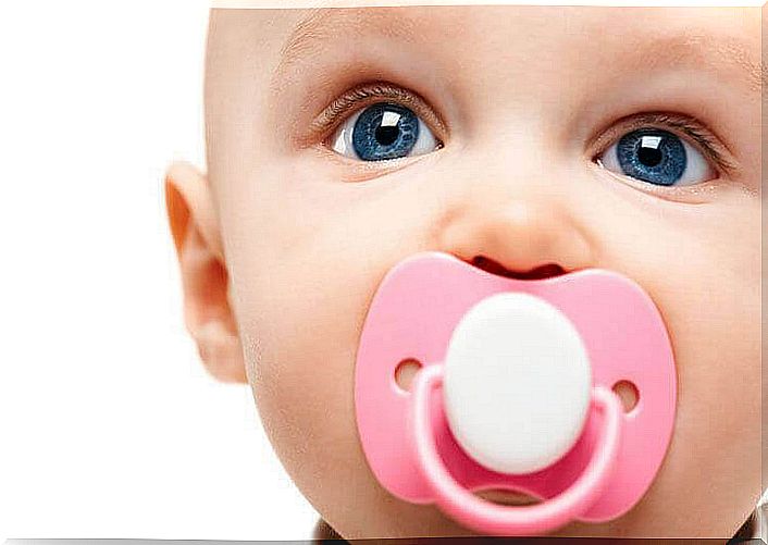 Scientific studies prove that the pacifier does not damage the baby's teeth