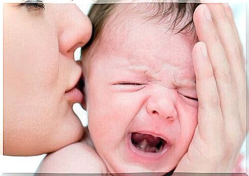 It often happens that a newborn baby cries for nothing.